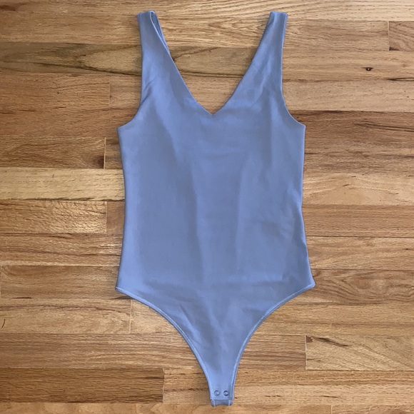 Abercrombie Double-Layered Seamless V-Neck Bodysuit - Picture 2 of 4